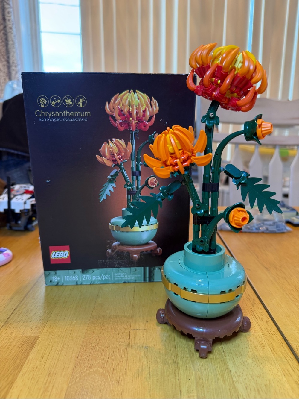 LEGO Chrysanthemum Botanical Orange Flower Pot Decor box damaged 10368